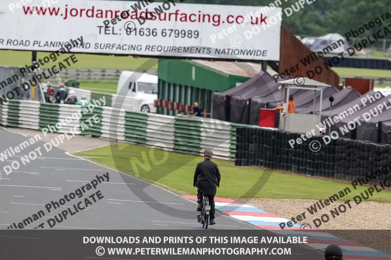 Vintage motorcycle club;eventdigitalimages;mallory park;mallory park trackday photographs;no limits trackdays;peter wileman photography;trackday digital images;trackday photos;vmcc festival 1000 bikes photographs